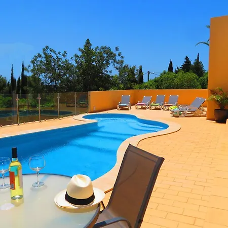 Esmeralda Вілла *